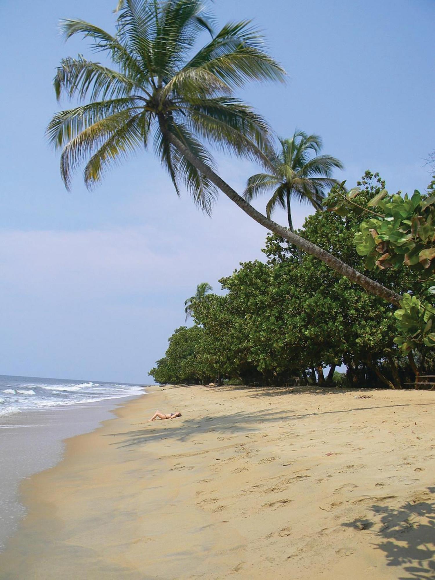 Sky Kenako Hotel Kribi Exterior foto